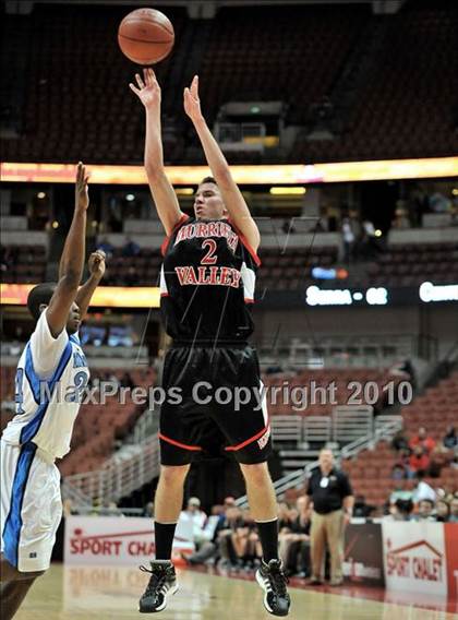 Thumbnail 1 in Compton vs. Murrieta Valley (CIF SS D2AA Final) photogallery.