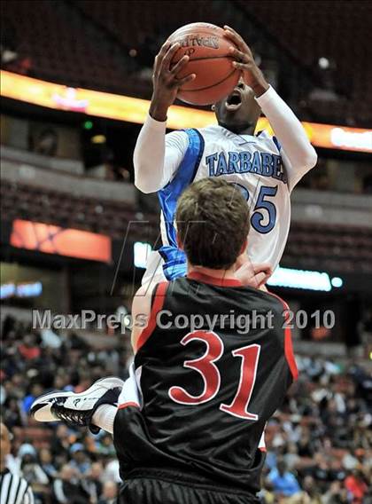 Thumbnail 2 in Compton vs. Murrieta Valley (CIF SS D2AA Final) photogallery.