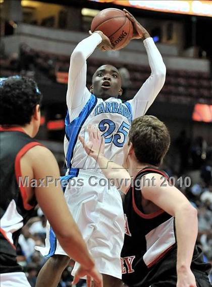 Thumbnail 2 in Compton vs. Murrieta Valley (CIF SS D2AA Final) photogallery.