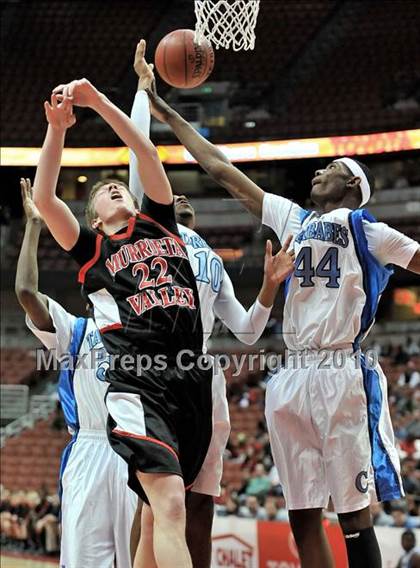 Thumbnail 1 in Compton vs. Murrieta Valley (CIF SS D2AA Final) photogallery.