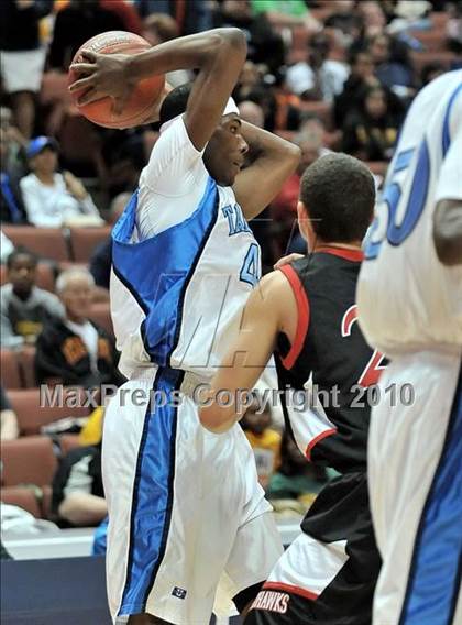 Thumbnail 3 in Compton vs. Murrieta Valley (CIF SS D2AA Final) photogallery.