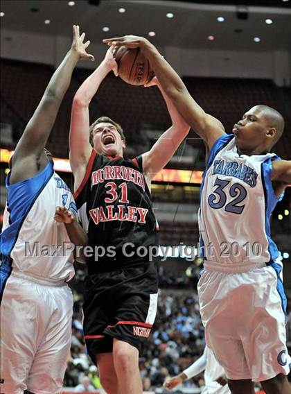 Thumbnail 2 in Compton vs. Murrieta Valley (CIF SS D2AA Final) photogallery.
