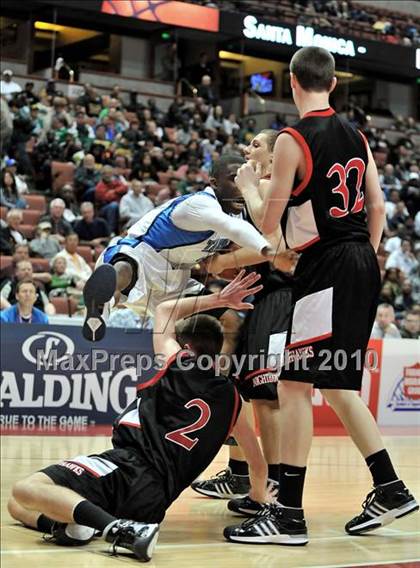 Thumbnail 2 in Compton vs. Murrieta Valley (CIF SS D2AA Final) photogallery.