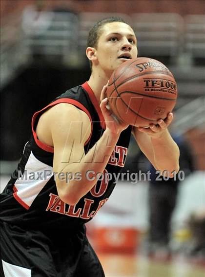 Thumbnail 1 in Compton vs. Murrieta Valley (CIF SS D2AA Final) photogallery.