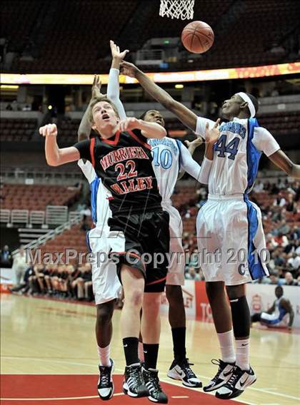 Thumbnail 2 in Compton vs. Murrieta Valley (CIF SS D2AA Final) photogallery.
