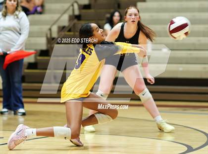 Thumbnail 2 in JV: Campbellsville @ Marion County photogallery.