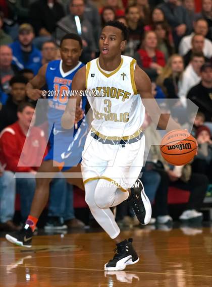 Thumbnail 2 in Althoff Catholic vs. East St. Louis photogallery.