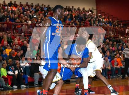 Thumbnail 2 in Althoff Catholic vs. East St. Louis photogallery.