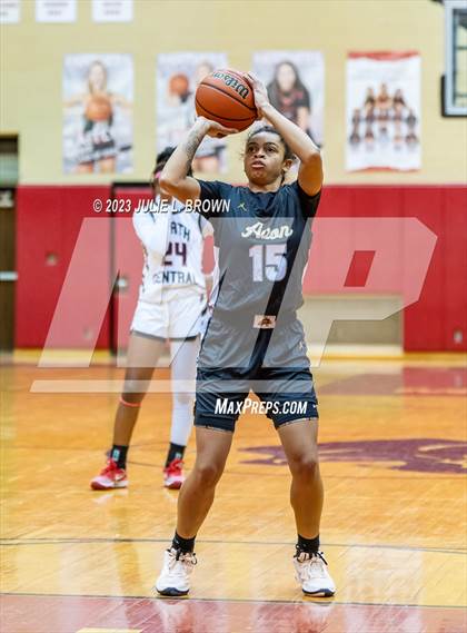 Thumbnail 1 in North Central vs Avon (Paul Loggan Memorial Invitational) photogallery.