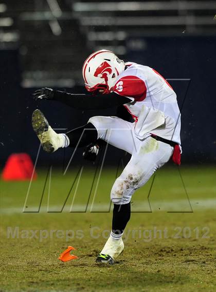 Thumbnail 3 in Norwich Free Academy vs. Xavier (CIAC Class LL Final) photogallery.