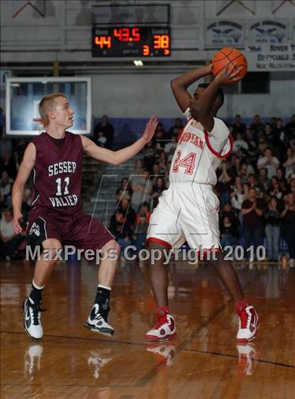 Thumbnail 1 in Meridian vs. Sesser-Valier (IHSA Class 1A Sectional Championship) photogallery.