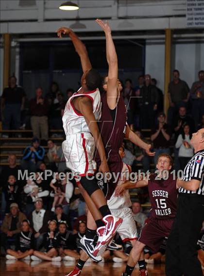 Thumbnail 1 in Meridian vs. Sesser-Valier (IHSA Class 1A Sectional Championship) photogallery.