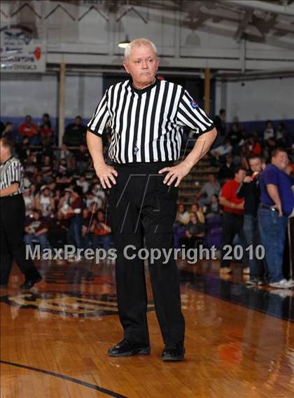 Thumbnail 2 in Meridian vs. Sesser-Valier (IHSA Class 1A Sectional Championship) photogallery.