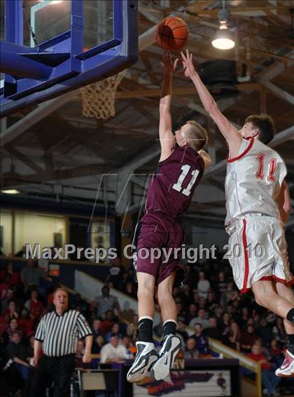 Thumbnail 2 in Meridian vs. Sesser-Valier (IHSA Class 1A Sectional Championship) photogallery.