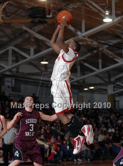 Thumbnail 1 in Meridian vs. Sesser-Valier (IHSA Class 1A Sectional Championship) photogallery.