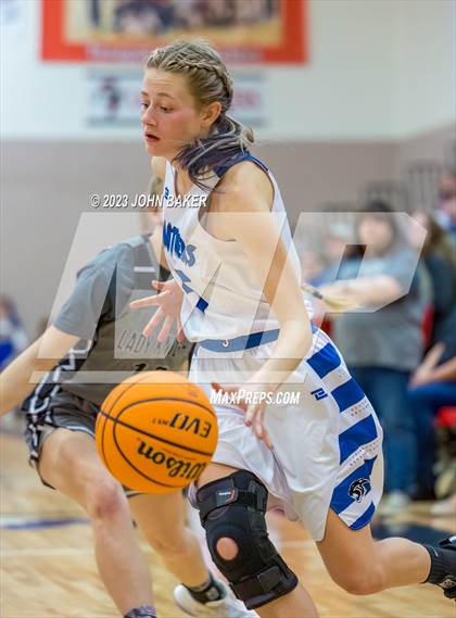Thumbnail 3 in Round Mountain vs. Pahranagat Valley (NIAA 1A Central League Finals) photogallery.