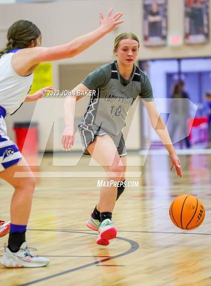 Thumbnail 3 in Round Mountain vs. Pahranagat Valley (NIAA 1A Central League Finals) photogallery.