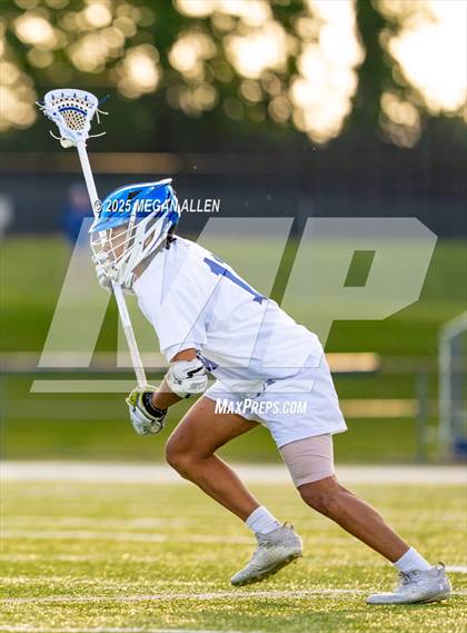Thumbnail 2 in St. Xavier vs. Mason (OHSAA Division 1 Region 4 Regional Final) photogallery.