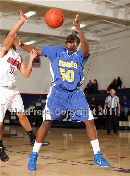 Thumbnail 3 in Verbum Dei @ Bellarmine-Jefferson photogallery.