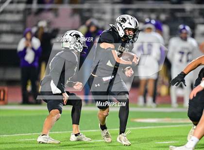 Thumbnail 3 in Shiner vs. Junction (UIL 2A D2 Football Quarterfinal) photogallery.