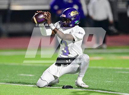 Thumbnail 1 in Shiner vs. Junction (UIL 2A D2 Football Quarterfinal) photogallery.