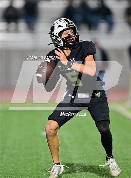 Thumbnail 3 in Shiner vs. Junction (UIL 2A D2 Football Quarterfinal) photogallery.