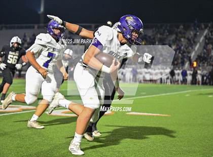 Thumbnail 2 in Shiner vs. Junction (UIL 2A D2 Football Quarterfinal) photogallery.
