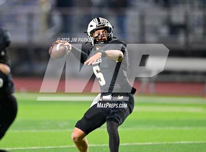 Thumbnail 3 in Shiner vs. Junction (UIL 2A D2 Football Quarterfinal) photogallery.