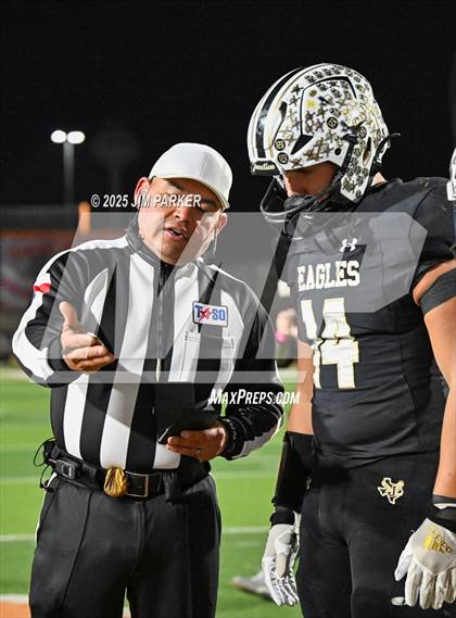Thumbnail 2 in Shiner vs. Junction (UIL 2A D2 Football Quarterfinal) photogallery.