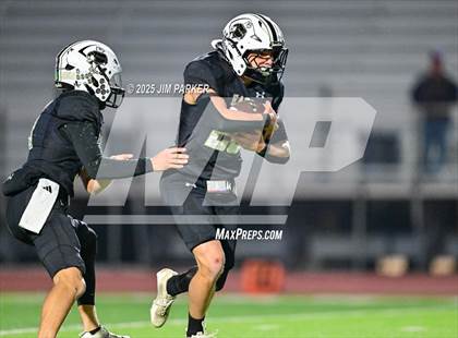 Thumbnail 3 in Shiner vs. Junction (UIL 2A D2 Football Quarterfinal) photogallery.