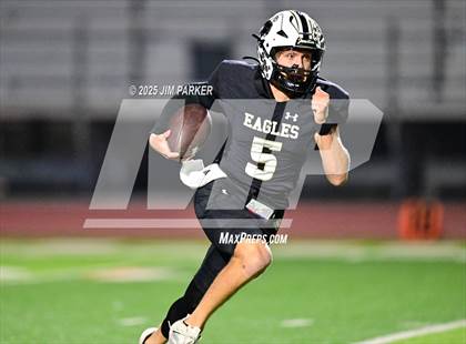 Thumbnail 3 in Shiner vs. Junction (UIL 2A D2 Football Quarterfinal) photogallery.