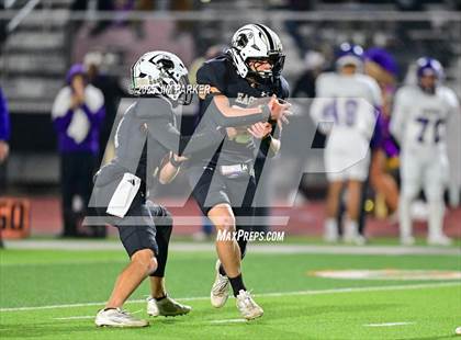 Thumbnail 2 in Shiner vs. Junction (UIL 2A D2 Football Quarterfinal) photogallery.