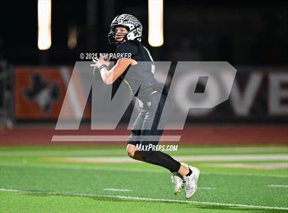 Thumbnail 3 in Shiner vs. Junction (UIL 2A D2 Football Quarterfinal) photogallery.