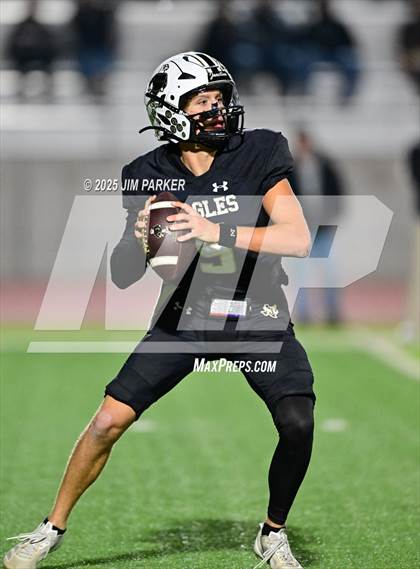 Thumbnail 2 in Shiner vs. Junction (UIL 2A D2 Football Quarterfinal) photogallery.