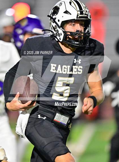 Thumbnail 1 in Shiner vs. Junction (UIL 2A D2 Football Quarterfinal) photogallery.