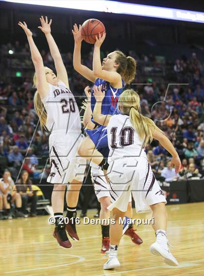 Thumbnail 3 in Idalia vs. Briggsdale (CHSAA 1A Final) photogallery.