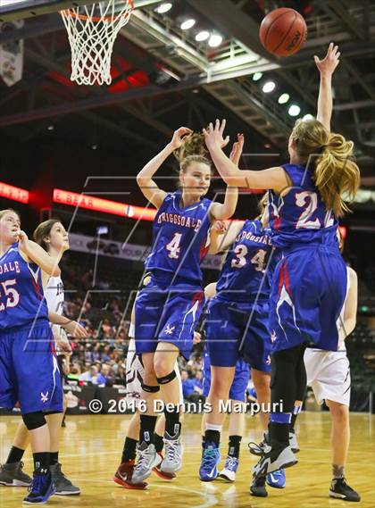 Thumbnail 2 in Idalia vs. Briggsdale (CHSAA 1A Final) photogallery.
