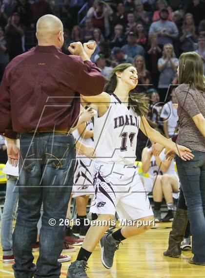 Thumbnail 3 in Idalia vs. Briggsdale (CHSAA 1A Final) photogallery.