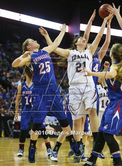 Thumbnail 2 in Idalia vs. Briggsdale (CHSAA 1A Final) photogallery.