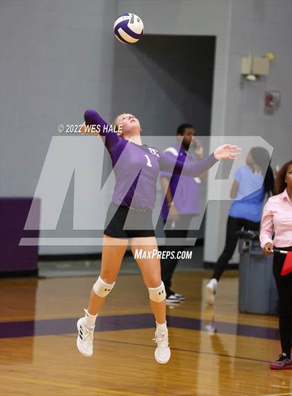 Thumbnail 3 in Arlington @ DeSoto Central photogallery.