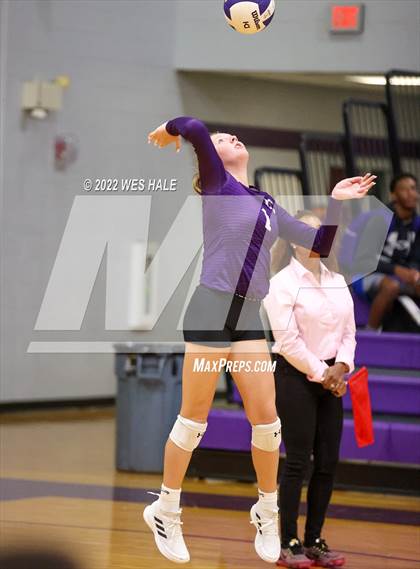 Thumbnail 2 in Arlington @ DeSoto Central photogallery.