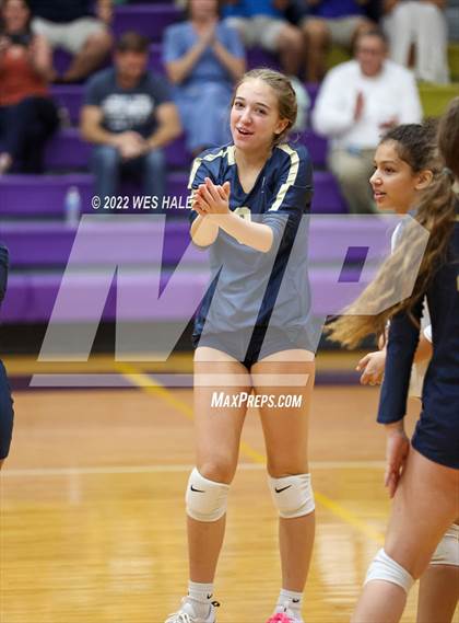 Thumbnail 3 in Arlington @ DeSoto Central photogallery.