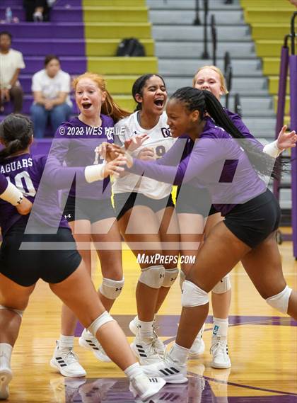 Thumbnail 1 in Arlington @ DeSoto Central photogallery.