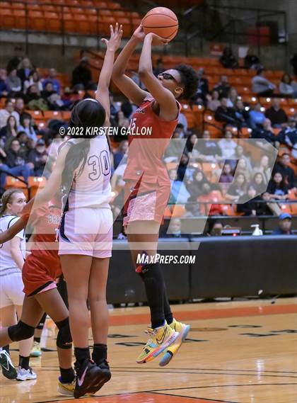Thumbnail 3 in Braswell vs. Bell (Texas UIL 6A Regional Semifinal Playoff) photogallery.