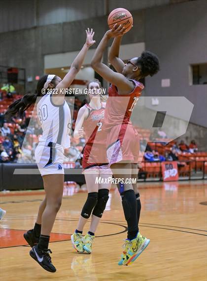 Thumbnail 1 in Braswell vs. Bell (Texas UIL 6A Regional Semifinal Playoff) photogallery.