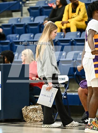 Thumbnail 2 in Mayflower vs Perryville (AAA 3A-5 district 2nd round) photogallery.