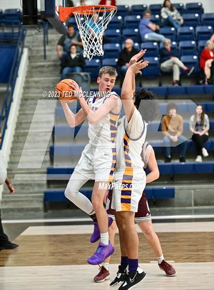 Thumbnail 3 in Mayflower vs Perryville (AAA 3A-5 district 2nd round) photogallery.
