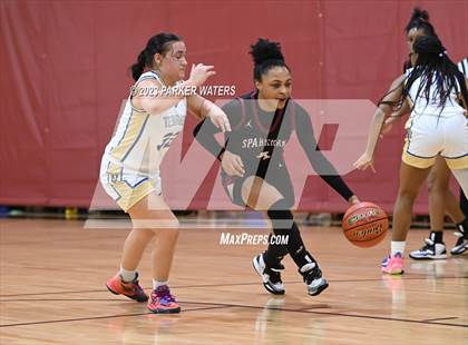 Thumbnail 2 in Sparkman vs Vandebilt Catholic (Allstate Sugar Bowl National Prep Classic) photogallery.