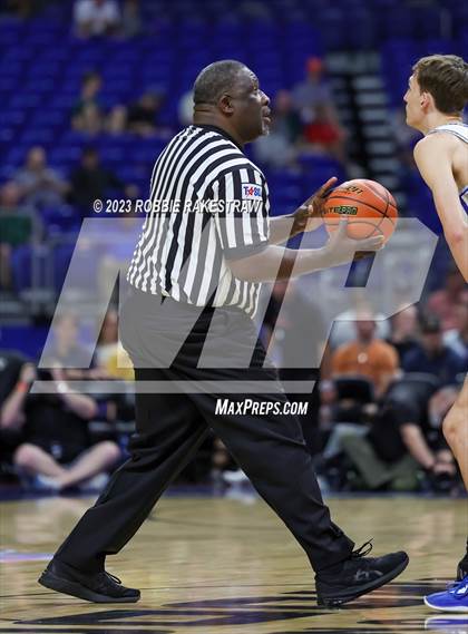 Thumbnail 2 in Hooks vs. Hitchcock (UIL 3A Basketball State Semifinal) photogallery.