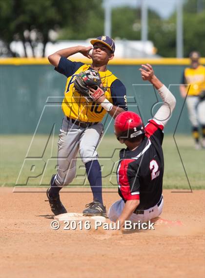 Thumbnail 2 in Lake Travis vs. Stony Point (UIL 6A Region II Bi-District) photogallery.